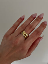 Load image into Gallery viewer, CELESTE - Bold Criss Cross Ring