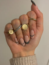 Load image into Gallery viewer, LIA - Personalized Signet Ring