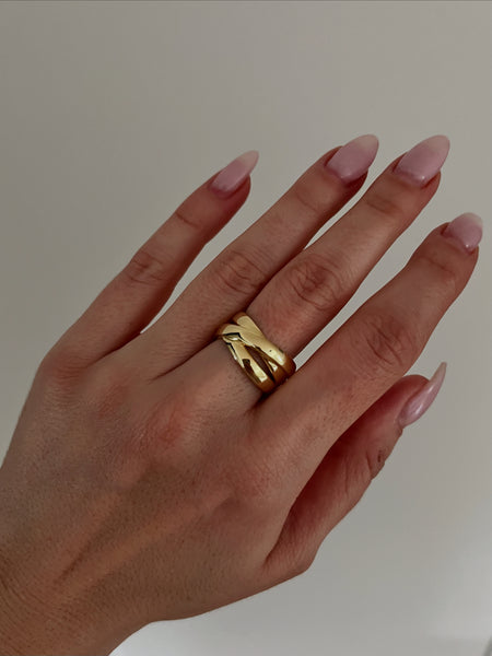CELESTE - Bold Criss Cross Ring