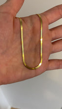 Load and play video in Gallery viewer, MADISON - The Herringbone Chain 2.5mm
