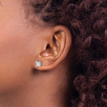 Load image into Gallery viewer, HAYDEN - Diamond Stud Earrings Princess cut
